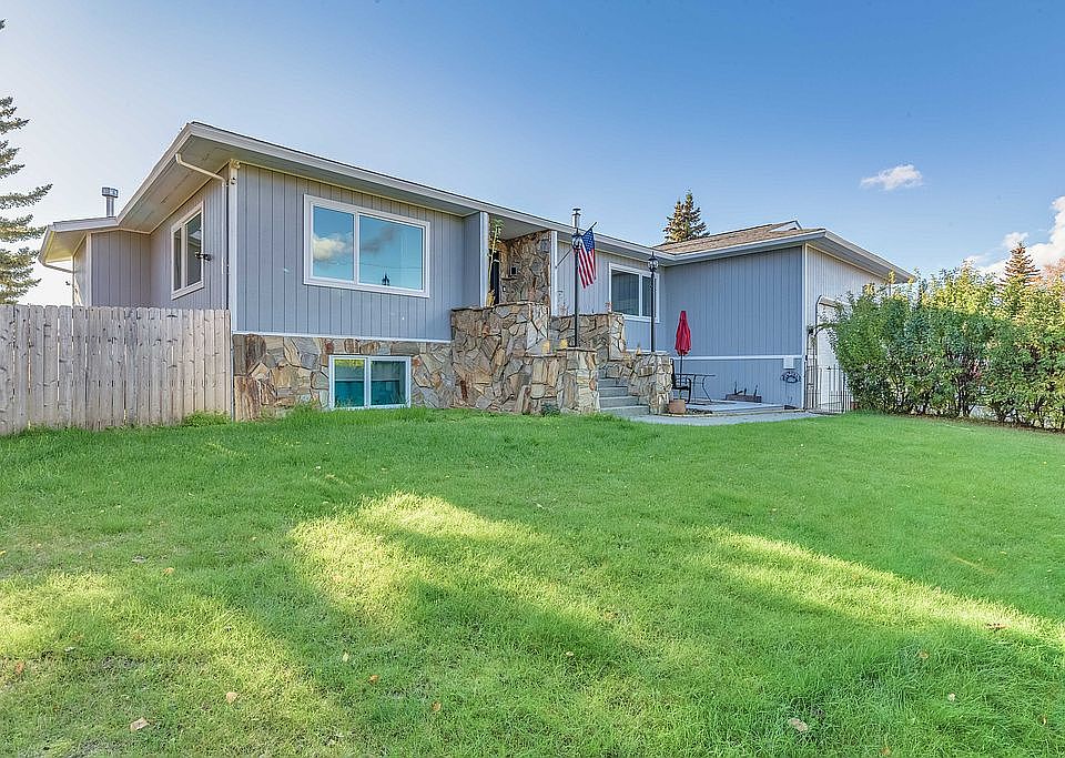 1st image of 3284 Riverview Dr
