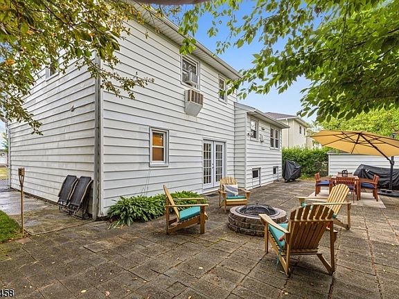 3rd image of 53 Carrie Ct