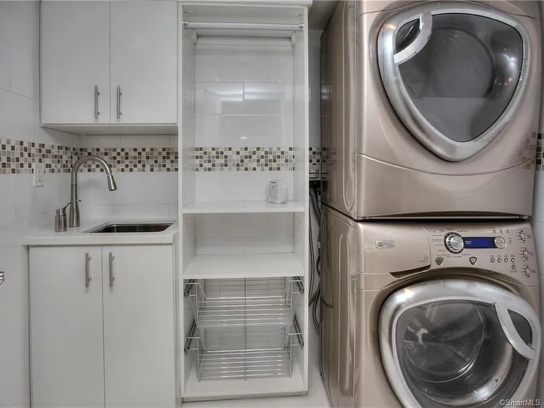 450 Center St #15 — Photo 30
