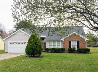 2711 Castle Croft Rd, Greensboro, NC 27407