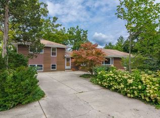 13 Willow Ter, Lake Zurich, IL 60047