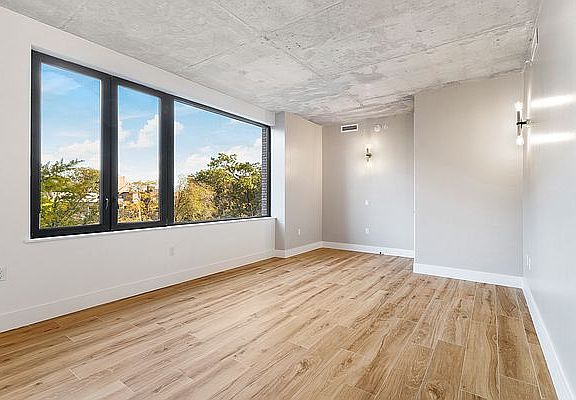 3rd image of 3707 Blackstone Pl #506