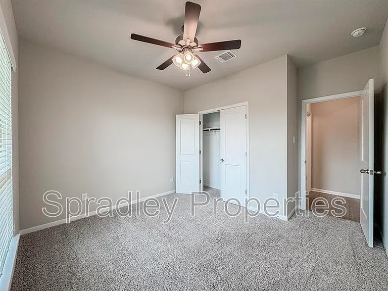 2716 Fox River Dr — Photo 5