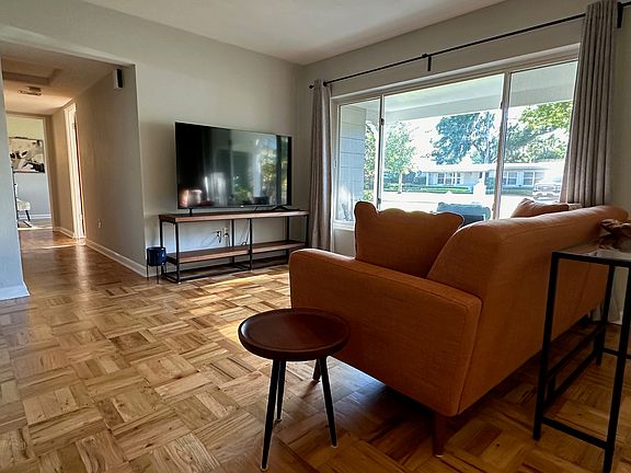 4th image of 933 Early Ave