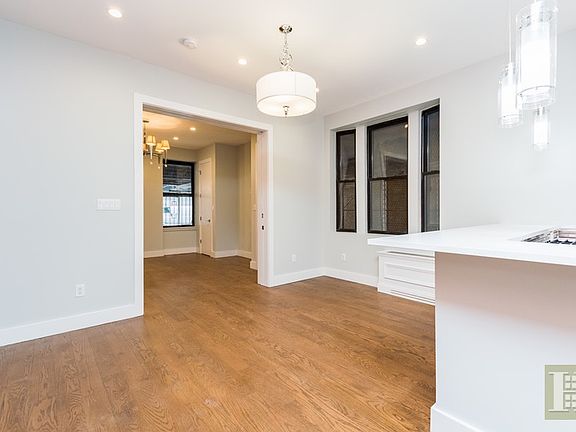 5th image of 160 Wadsworth Ave APT 102