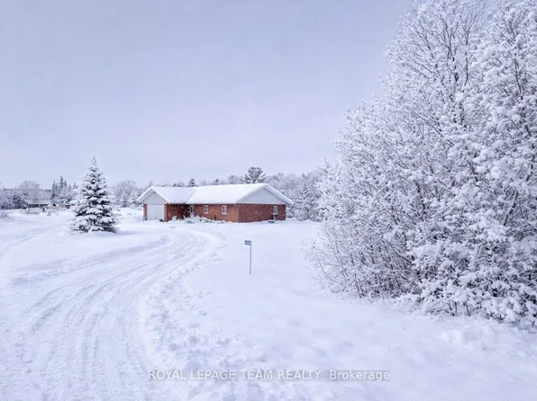 5296 Panmure Rd, Mississippi Mills, ON K0A 2X0