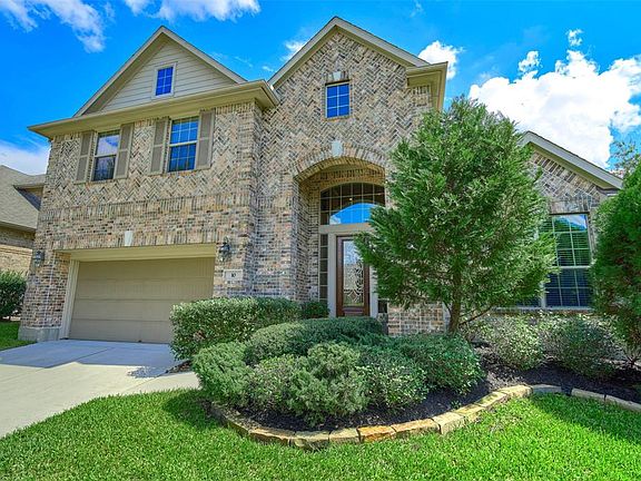 3rd image of 10 Woodmoor Pl