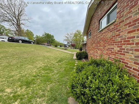 5th image of 2213 Lilly Dr