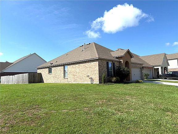 4th image of 228 E Lake Dr