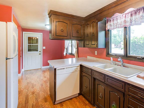 4th image of 2533 Mary Jo Dr