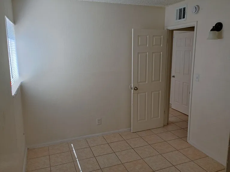 401 N D St #11 — Photo 9