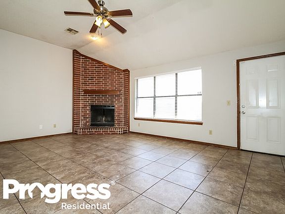 3rd image of 2412 Bonnybrook St