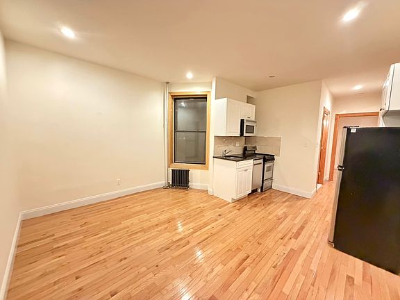 3rd image of 111 E 7th St #6Y