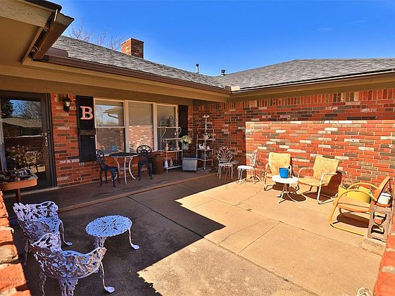 4th image of 2502 Woodridge Dr