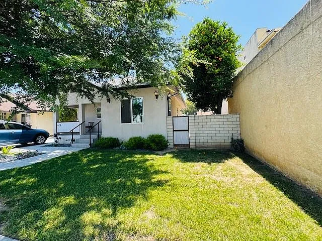 3 bed, 858 sqft, $3,800 — Photo 3