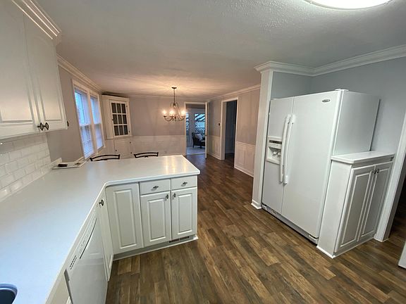 3rd image of 4144 Oakwood Dr