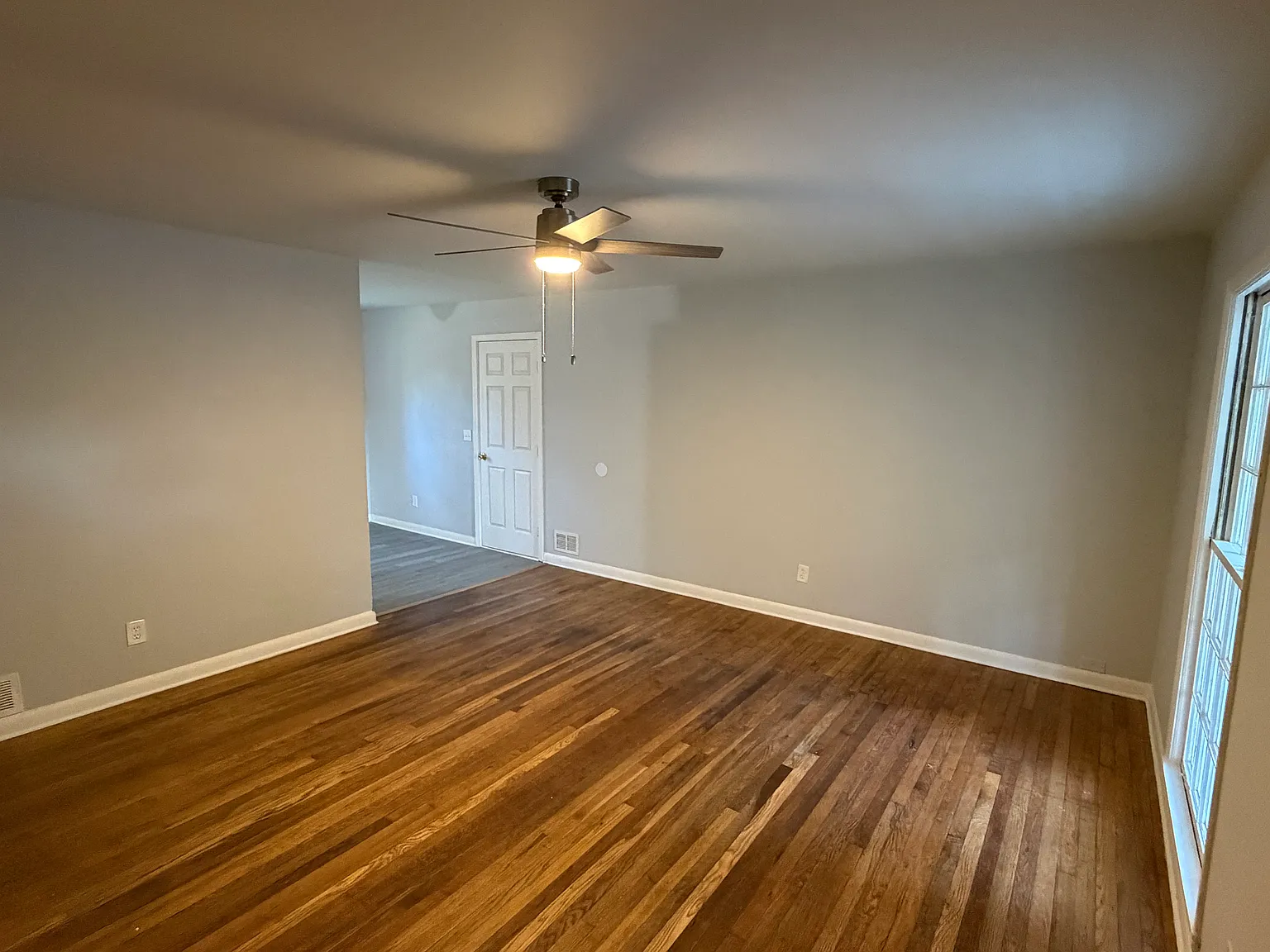 4 bed, 1384 sqft, $1,850 — Photo 2