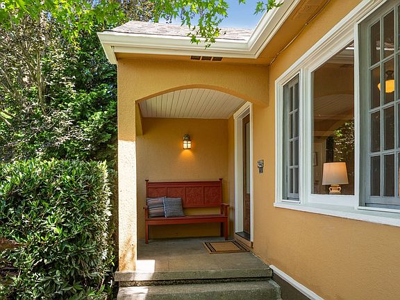 5th image of 2946 NE 8th Ave