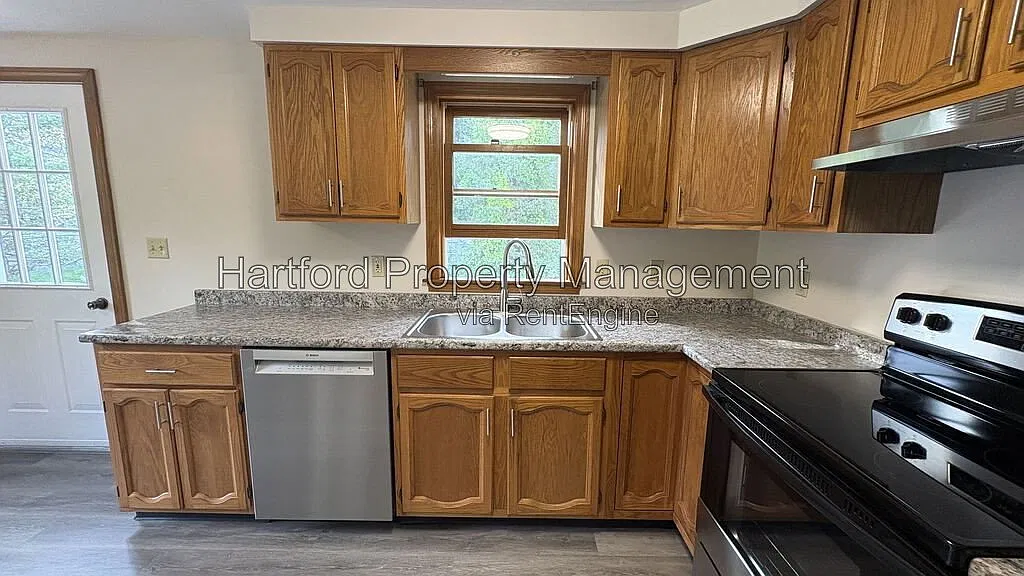 2 bed, 1.0 bath, 900 sqft, $2,000 — Photo 3