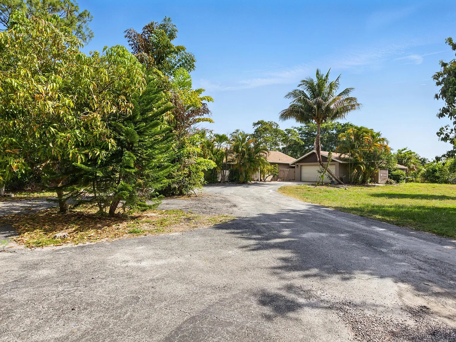 5 bed, 3.0 bath, 1517 sqft, $4,500 — Photo 2