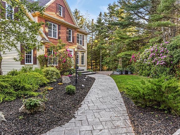 3rd image of 105 Lakeshore Dr
