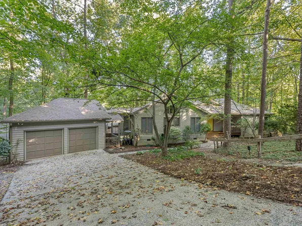 100 Rhododendron Dr, Chapel Hill, NC 27517