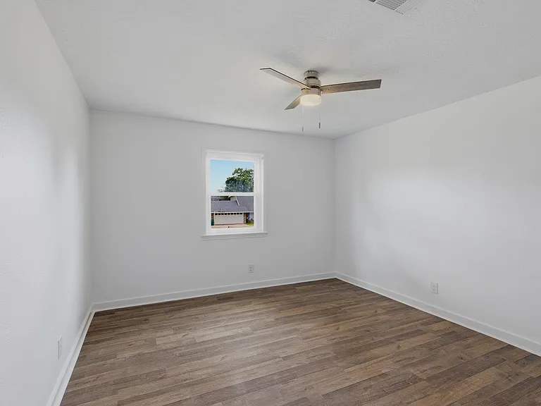 708 Alabama St — Photo 14
