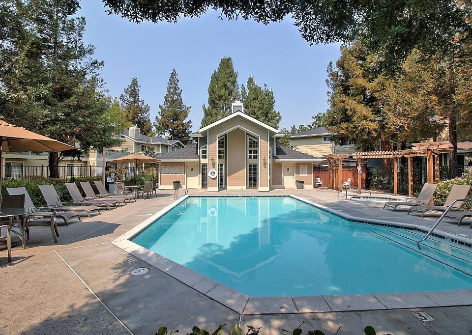 2nd image of 2724 Somerset Park Cir