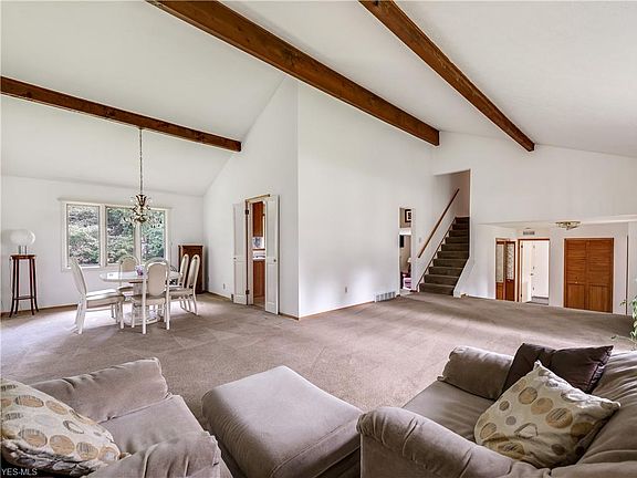 4th image of 25151 Hilltop Dr