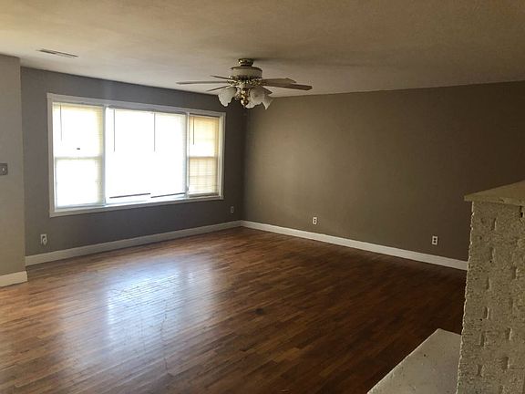 2nd image of 2915 Planters Dr