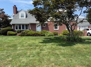 55 3rd St #B, Glen Cove, NY 11542