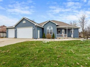 110 Ombre Rose Dr, Combined Locks, WI 54113