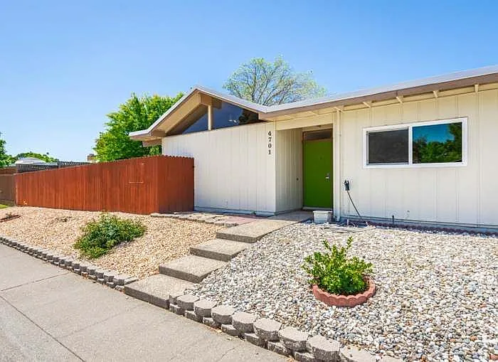 4701 River College Dr — Photo 25