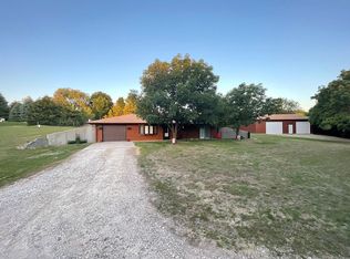3460 Burr Oak Cir, Wamego, KS 66547