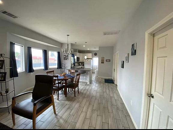 5th image of 1323 W Congress St