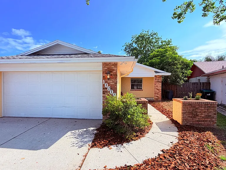 10609 Wyndcliff Dr — Photo 1