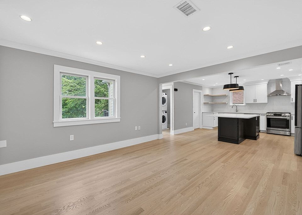 1st image of 29 Hanson St #2