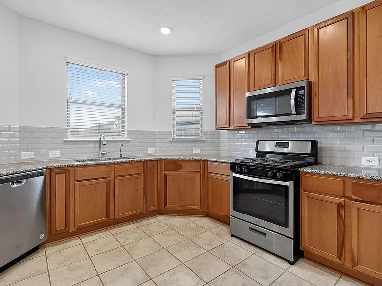 3322 Nila Creek Dr — Photo 8