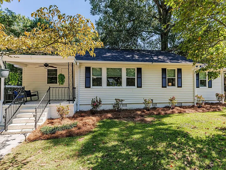 913 Bluebird Rd — Photo 1