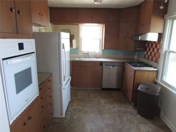 5th image of 110 N Park Lane Dr