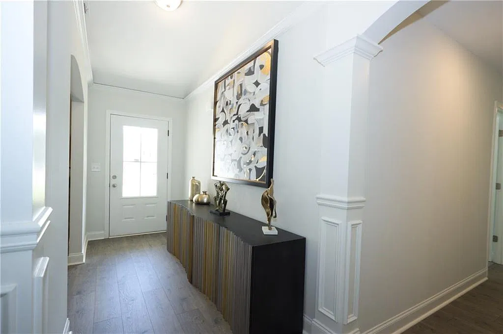 4 bed, 2.0 bath, 1872 sqft, $2,330 — Photo 2