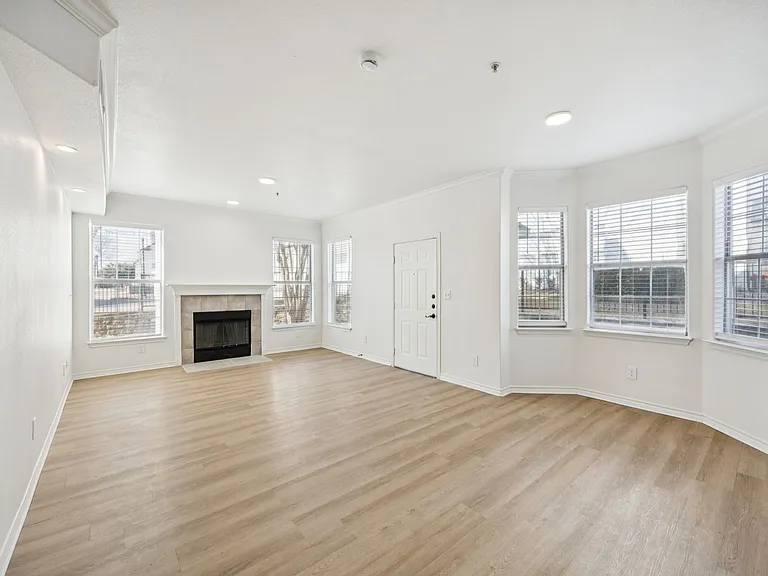 McDermott Place — Photo 15