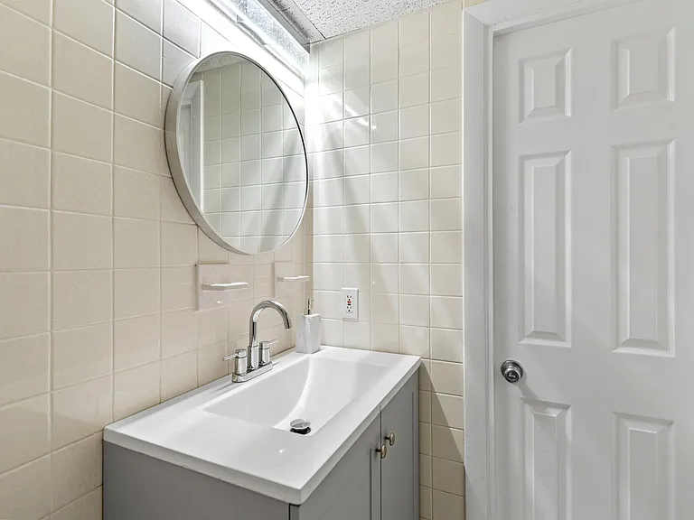 44 E Grand Ave — Photo 7