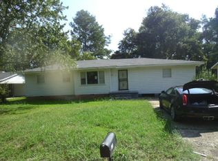 615 Cypress Ave, Greenwood, MS 38930