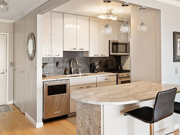 3rd image of 8 Whittier Pl APT 16B