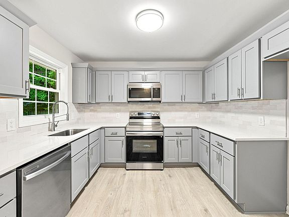 3rd image of 3012 Byrd Ave