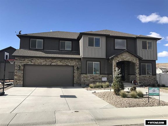 3rd image of 1102 Remington Blvd