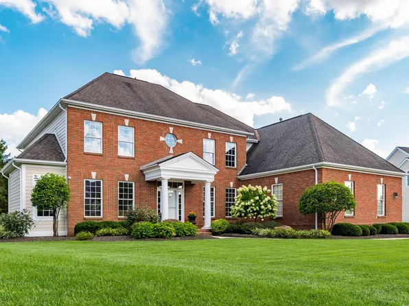 8351 Meadowmoore Pl NW, Pickerington, OH 43147