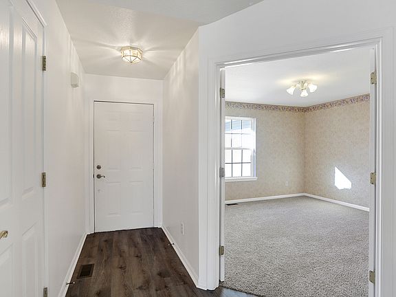 4th image of 6654 Blackthorn Dr