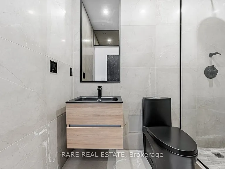 297 College St #Penthouse 5 — Photo 40